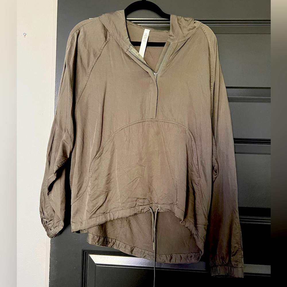 LULULEMON Pullover shirt with kangaroo pocket